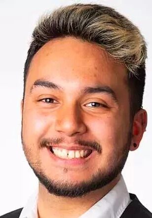 Náni Náni headshot